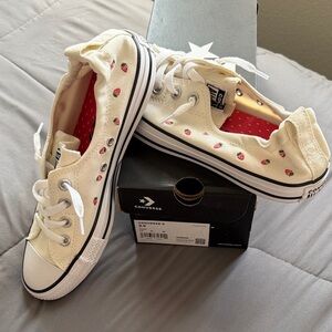Converse shoreline slip Off-White Sneakers with Strawberry Pattern